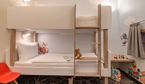 Family Room, Multiple Beds