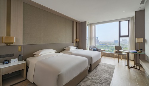 TWIN GUEST ROOM CITY VIEW