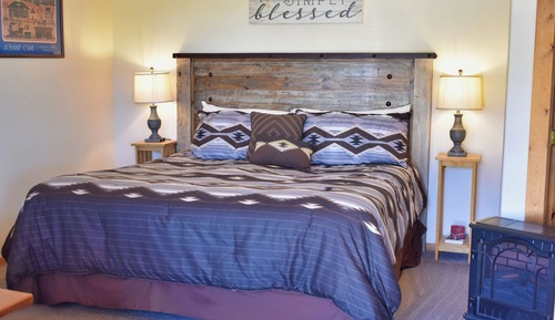 Romantic Cabin (Piney Cabin)