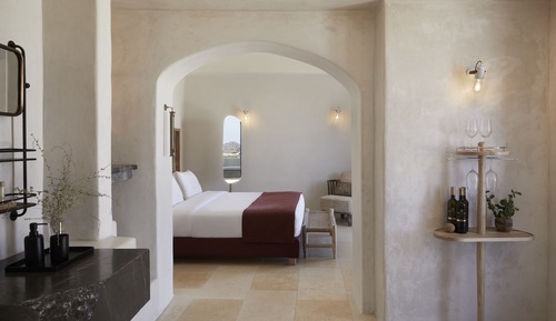 Cavalieros Honeymoon Villa with private heated pool and caldera view