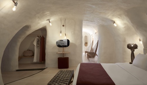 Vinsanto Honeymoon Villa with private heated pool and caldera view