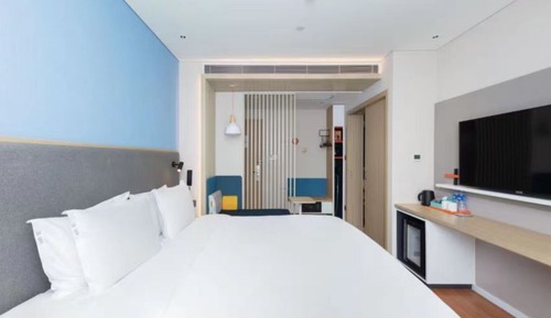 Standard Room, 1 King Bed