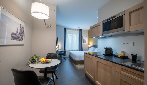 Double Room, City View (1)