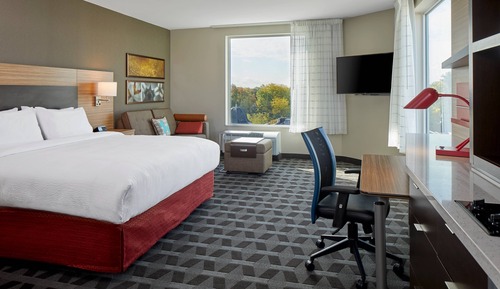 Studio, 1 King Bed, Corner