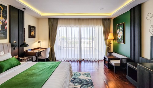 Junior Suite (Free One Time Sunset Cocktail Set)