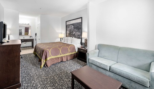 Room, 1 King Bed, Kitchen