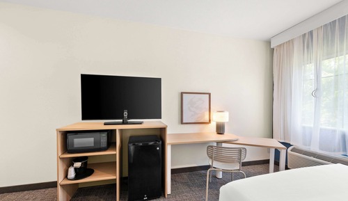 Room, 2 Queen Beds, Accessible, Bathtub