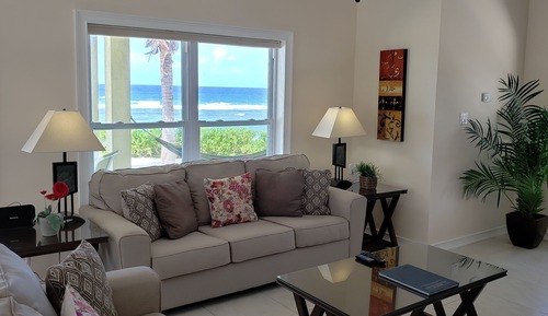 Luxury Villa, 3 Bedrooms, Pool Access, Beachfront