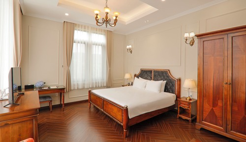 Larose Master 2-Bedroom Partial Lake view