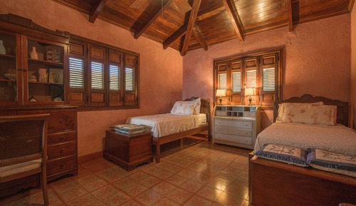 Casa Los Perros- Adventure