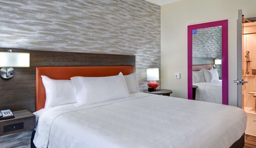 Suite, 1 King Bed, Accessible (Roll-In Shower)