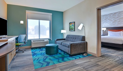 Suite, 1 King Bed, Accessible (Hearing)