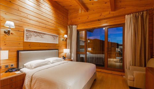 Swiss, Villa, 1 King Bed, Mountain View