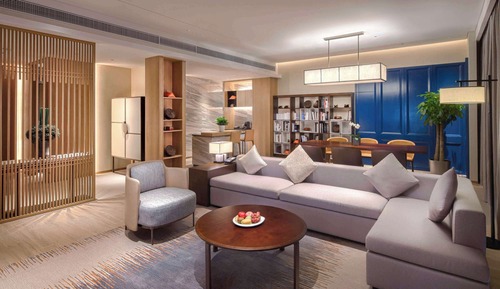 Deluxe Suite, 1 King Bed, Club Lounge Access