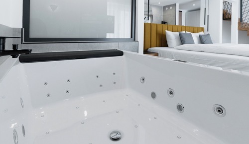 Junior Suite, Jetted Tub
