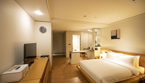 [Summer Scent Package] Executive Double Room + Premium Perfume + 1PM Late Check-out