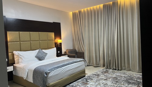 Family Room, 2 Bedrooms