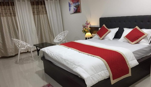Deluxe Double Room, 1 Large Twin Bed, Smoking