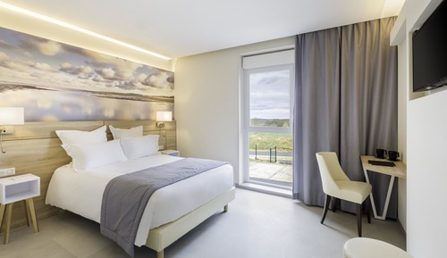 Superior Room, 1 King Bed, Non Smoking (Larger Room;Twin bed on request)