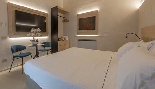 Grand Suite, 1 Queen Bed with Sofa bed, Kitchenette, Partial Sea View