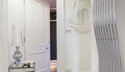 "Platinum" Luxury Apartment Double Bed with Double Walk-in Shower