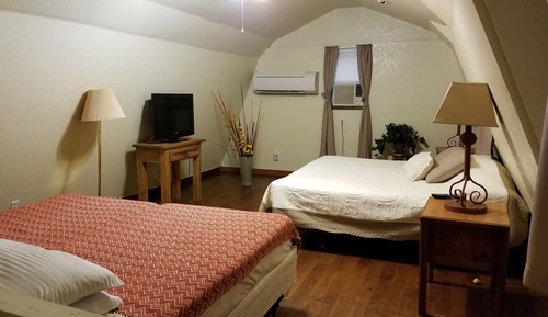 Olive Cabin, 2 Stories, Full Kitchen