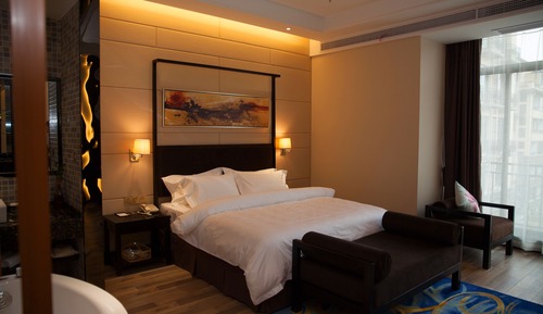 Double Room (Extreme Sassy)