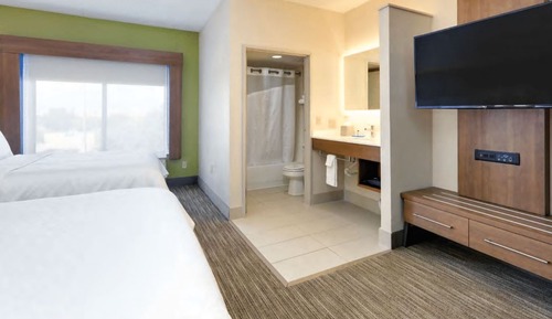 Suite, 2 Queen Beds, Accessible, Non Smoking (Communications)