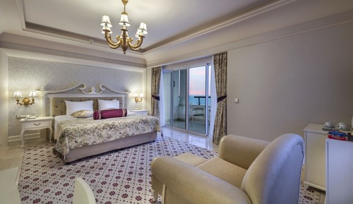 Deluxe Family Suite