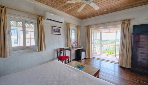 Deluxe Room, 1 King Bed, Garden View