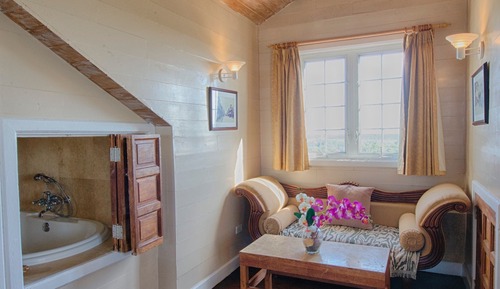 Studio Suite, 1 King Bed, Garden View