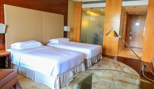 2 Twin Beds with Club Access