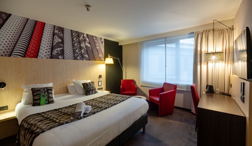 Suite, Jetted Tub