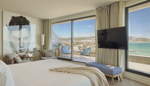 Suite (Sea and City View, Beyond ME+)