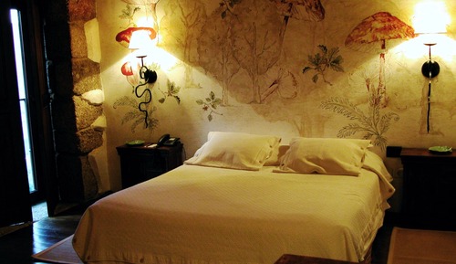 Deluxe Studio Suite, 1 Queen Bed, Non Smoking, Mountain View