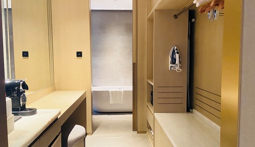 Junior Suite, 1 King Bed, River View