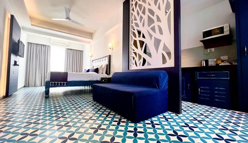 Jr. Suite with Pantry