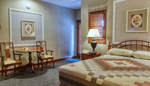 Standard Room, 1 Queen Bed