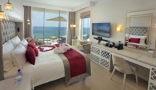 Honeymoon Suite, Sea View