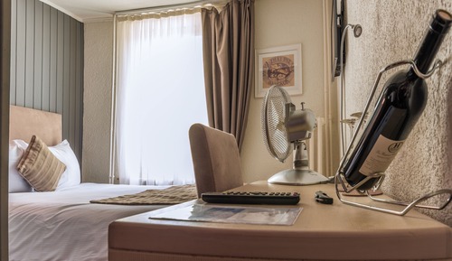 Double Room (Shoebox)
