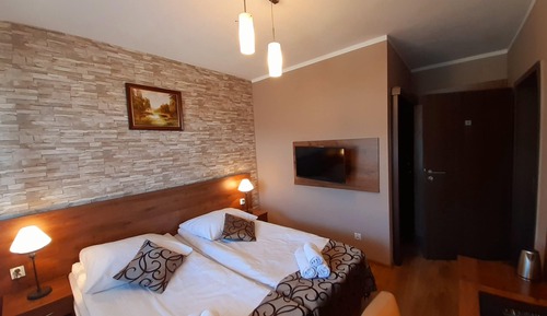 Double or Twin Room (4)