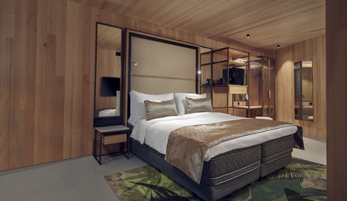 Extra large superior with bath & balcony