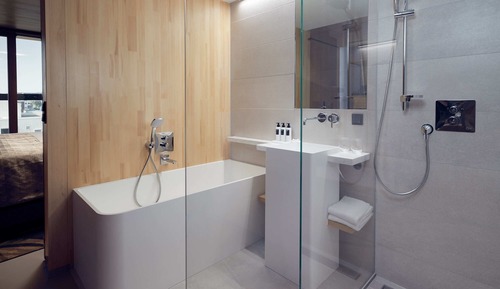 Superior Room, Bathtub (Waterfront)