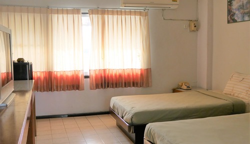 Twin Room with Air-Conditioner