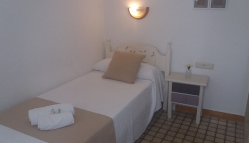 Single Room, Shared Bathroom