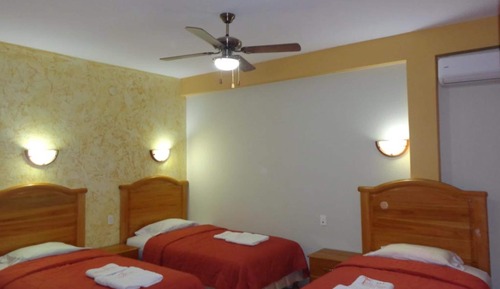 Deluxe Triple Room, Multiple Beds, Private Bathroom