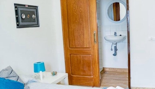 Suite, 1 Queen Bed (Isabel)