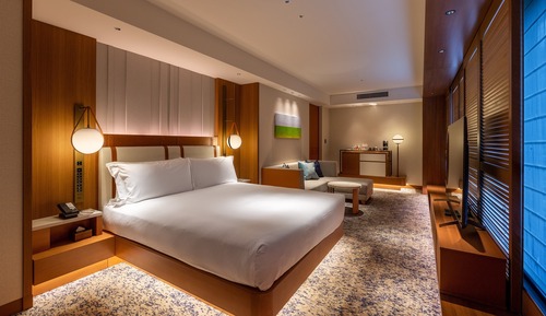 Junior Suite, 1 King Bed, Club Lounge Access
