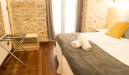 Double Room, Shared Bathroom (with shower in room, exterior)