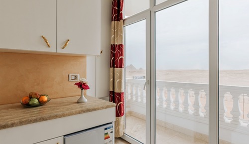 Panoramic Single Room (Single room with Pyramids view)